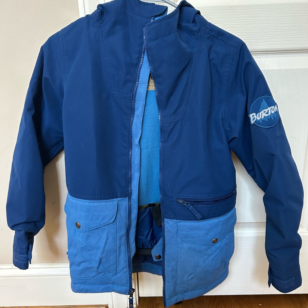 Boys Burton snowboarding jacket. Size M With powder skirt to keep snow out.